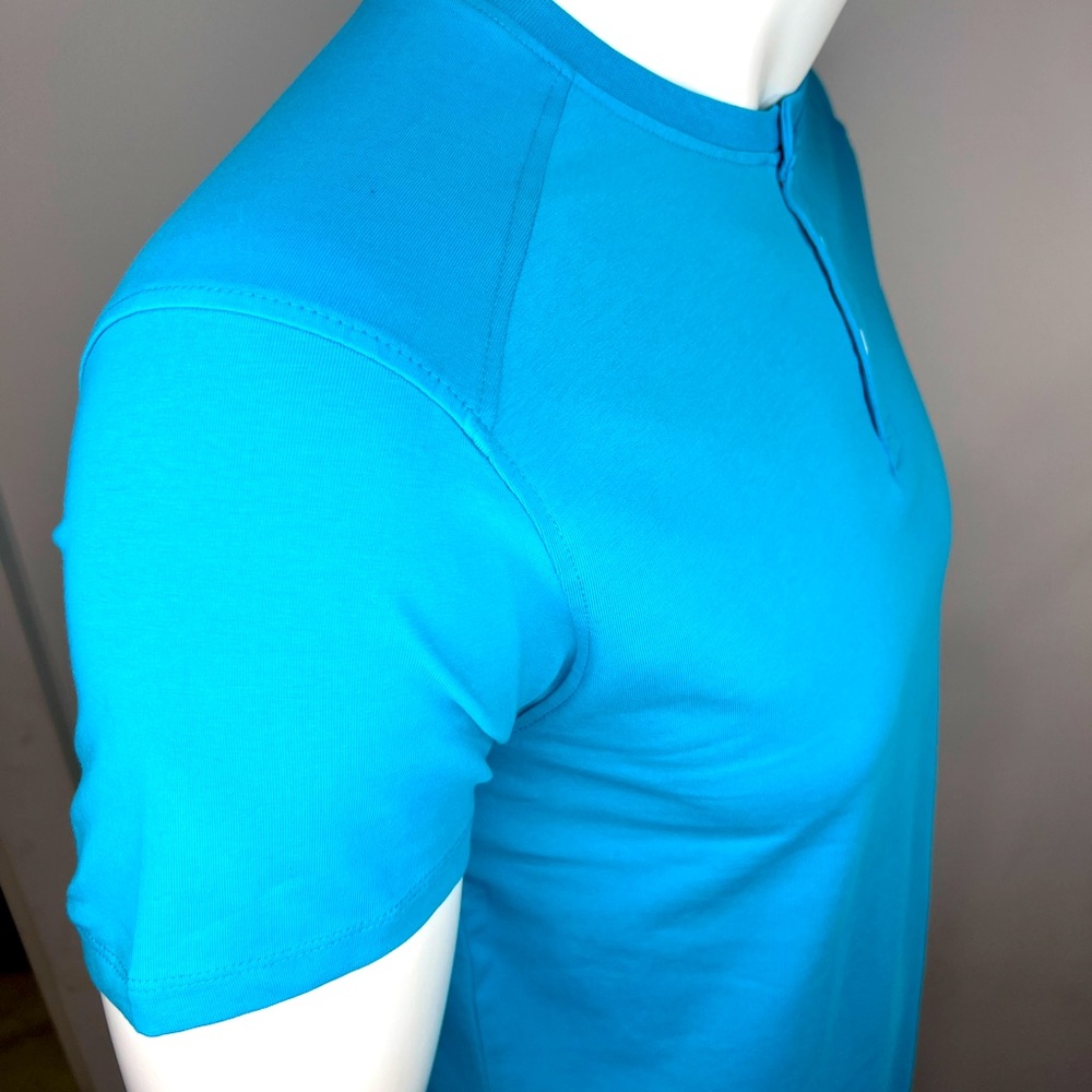 ⭐️KENNETH COLE NEW YORK💯,T-SHIRT, SIZE MEDIUM, “BLUE BIRD” COLOR, MOBILITY KNIT - Picture 4 of 16
